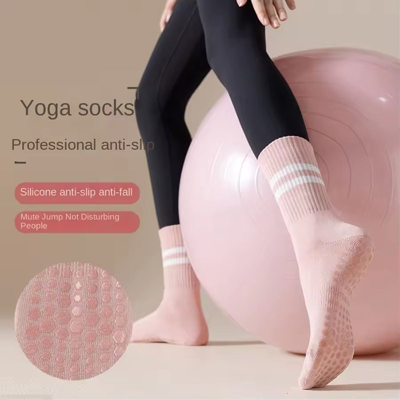 3 çift kadın Pilates kapalı ka - Pilates Yoga Barı incelemesi ve fiyatı