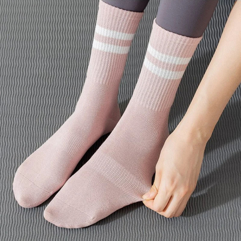 3 çift kadın Pilates kapalı ka - Pilates Yoga Barı incelemesi ve fiyatı